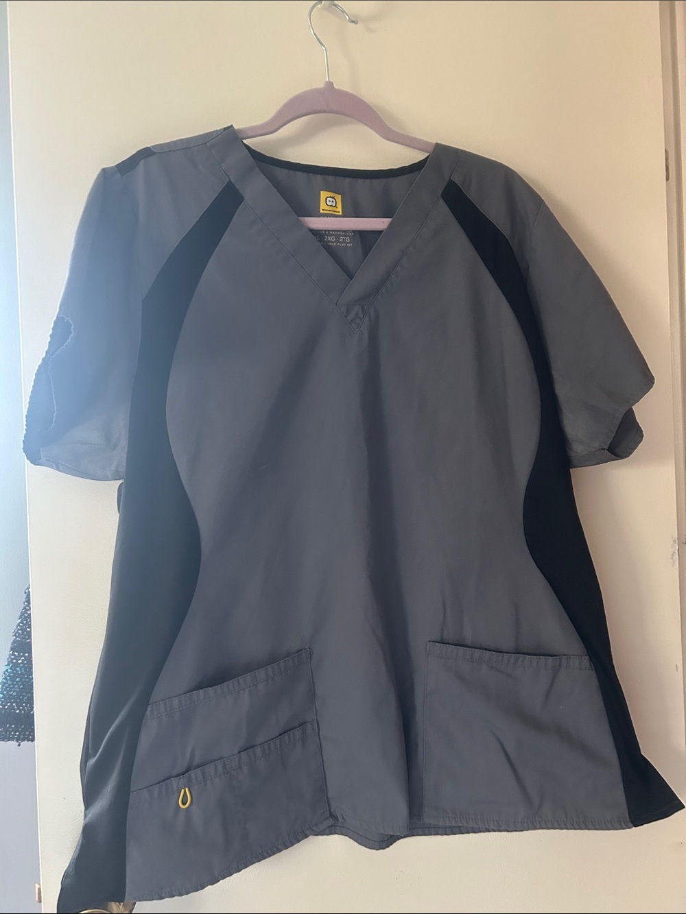 Wonderwink  Gray and  Black V-Neck Scrub Top